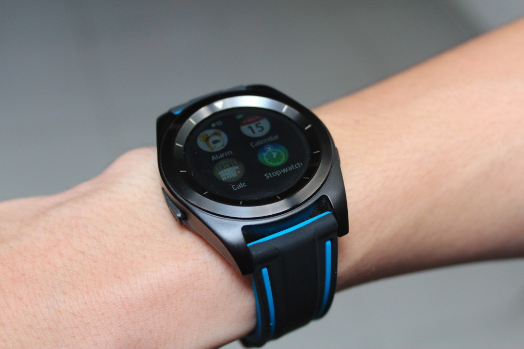 danh-bong-mat-kinh-samsung-galaxy-watch-active-2