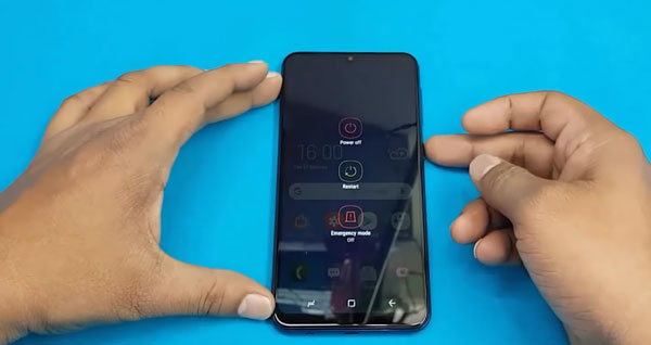 thay-mat-kinh-samsung-m10-2