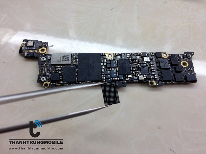 Thay IC nguồn iPhone 5, 5S