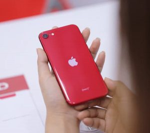Thay kính lưng iPhone Se 2020