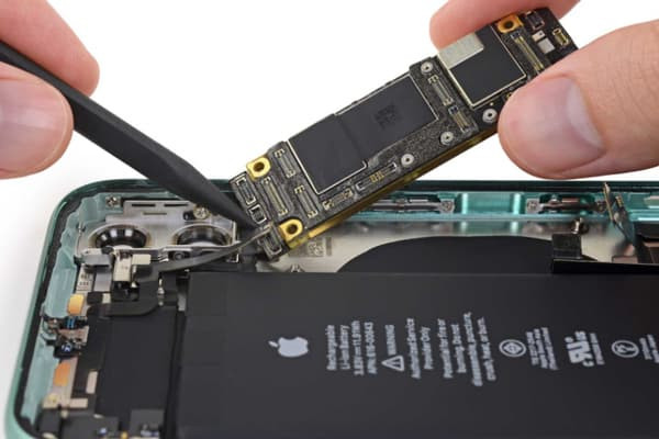 thay-main-iphone-11-1