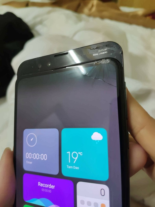 thay-mat-kinh-xiaomi-mi-max-3-2