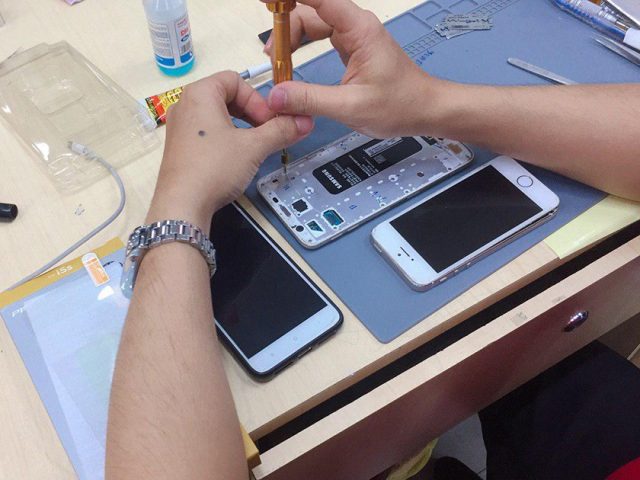 thay-pin-samsung-j2-pro-1