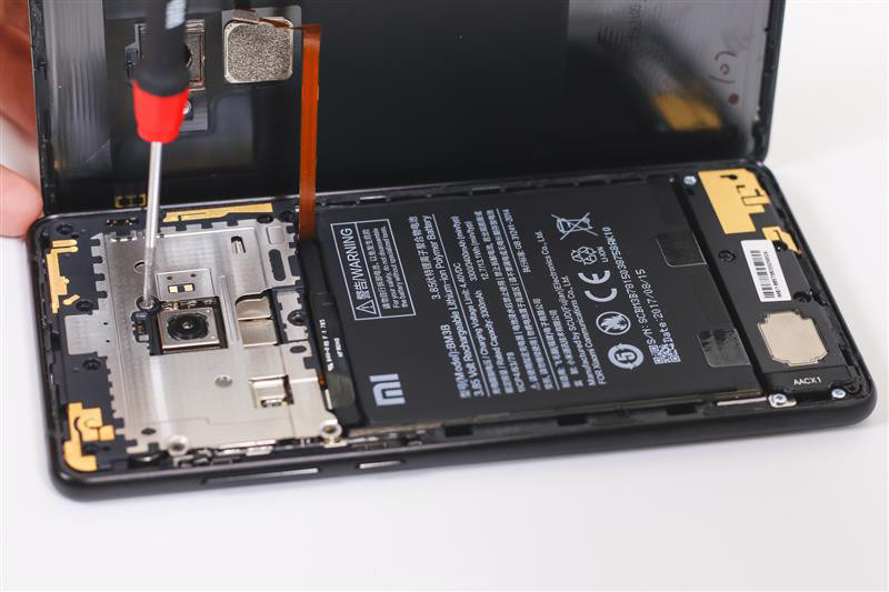 thay-pin-xiaomi-mi-mix-2-3 thay-pin-xiaomi0mi-mix-2-2