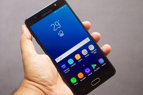 thay-vo-samsung-galaxy-j7-max-1