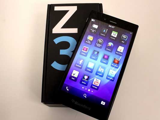 thay-man-hinh-mat-kinh-cam-ung-blackberry-z3-1