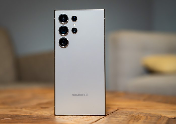 s24-ultra-co-bi-soc-man-hinh-khong-1