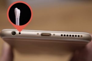 cach-ve-sinh-loa-dien-thoai-iphone-4